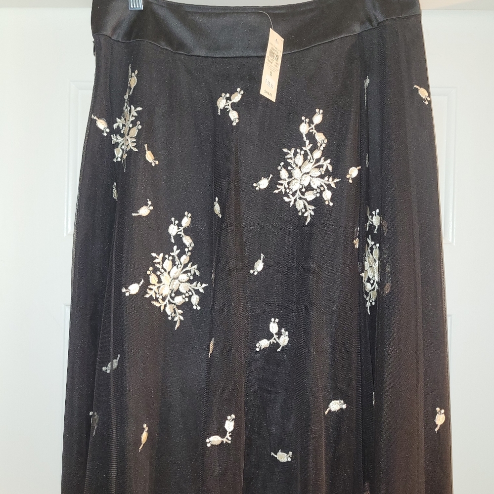Ann Taylor black skirt with embroidered flowers